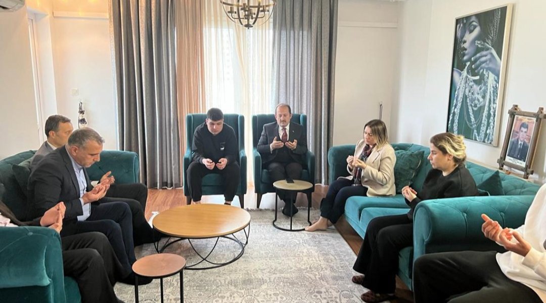Valimiz Sn.Ali Hamza Pehlivan ile kahraman şehitlerimizin bizlere emaneti çok kıymetli ailelerini ziyaret ettik.   #18MartÇanakkaleZaferiVeŞehitleriAnmaGünü - fotoğraf 2