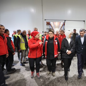 Bakanımız Derya Yanık Malatya’da Depremzedeleri Ziyaret Etti - fotoğraf 6
