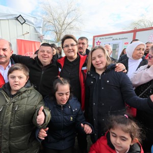 Bakanımız Derya Yanık Malatya’da Depremzedeleri Ziyaret Etti - fotoğraf 11
