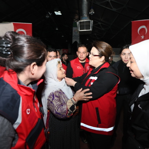 Bakanımız Derya Yanık Malatya’da Depremzedeleri Ziyaret Etti - fotoğraf 19
