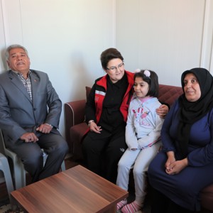 Bakanımız Derya Yanık Malatya’da Depremzedeleri Ziyaret Etti - fotoğraf 3