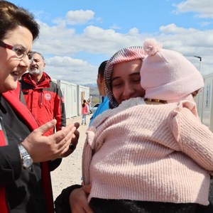 Bakanımız Derya Yanık Malatya’da Depremzedeleri Ziyaretler Etti - fotoğraf 2