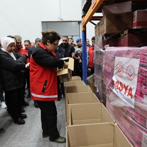 Minister Derya Yanık Visited the Earthquake Survivors in Malatya - fotoğraf 19