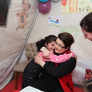 Minister Derya Yanık Visited the Earthquake Survivors in Malatya - fotoğraf 2