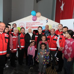 Minister Derya Yanık Visited the Earthquake Survivors in Malatya - fotoğraf 3