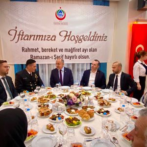 Valimiz Sayın Muammer EROL Şehit Aileleri Gazi ve Yakınları İle İftar Programında Bir Araya Geldi - fotoğraf 1