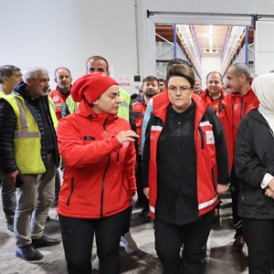 Bakanımız Derya Yanık Malatya’da Depremzedeleri Ziyaret Etti - fotoğraf 6