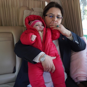 “Mucize Bebek” Bakanımız Derya Yanık Tarafından Annesine Teslim Edildi - fotoğraf 3