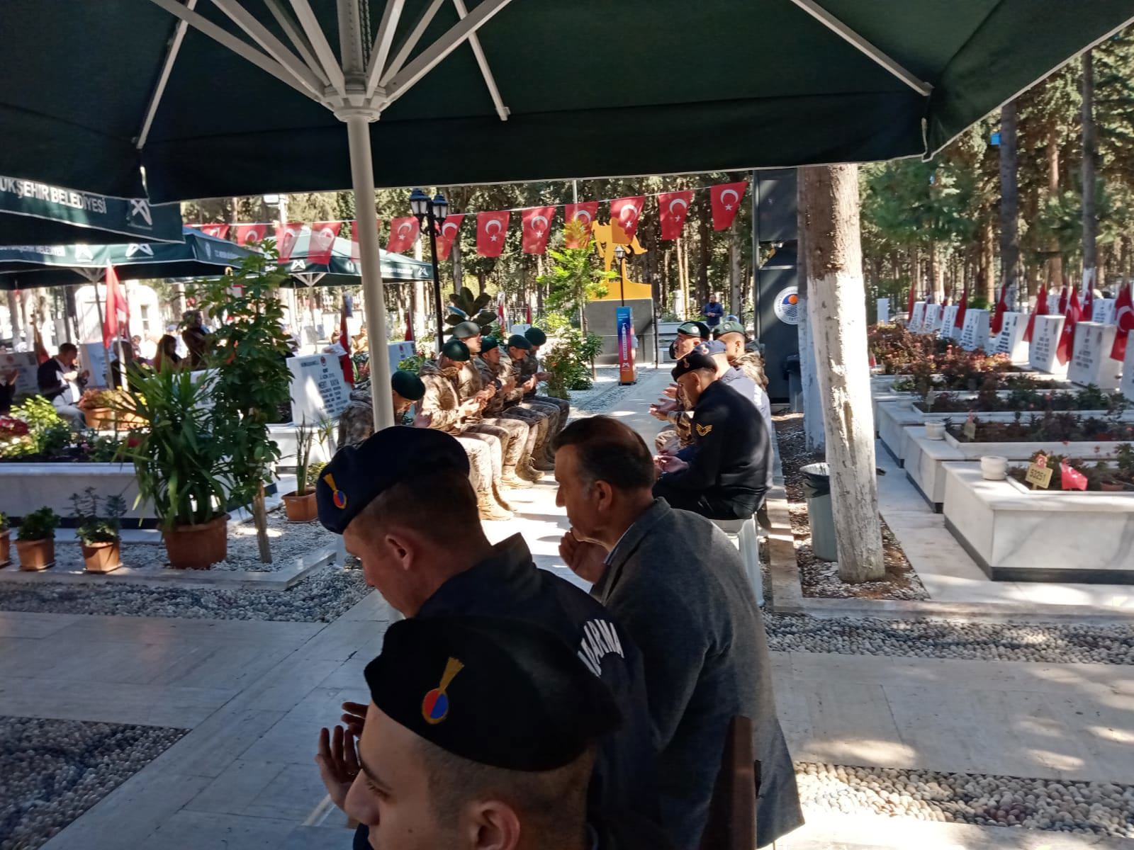 İlimiz genelinde Mart ayı içerisinde şehadet mertebesine erişen Şehitlerimiz ve Tüm Şehitlerimizle birlikte deprem ve sel felaketlerinde yitirdiğimiz canlarımız için mevlit okutuldu.  - fotoğraf 3