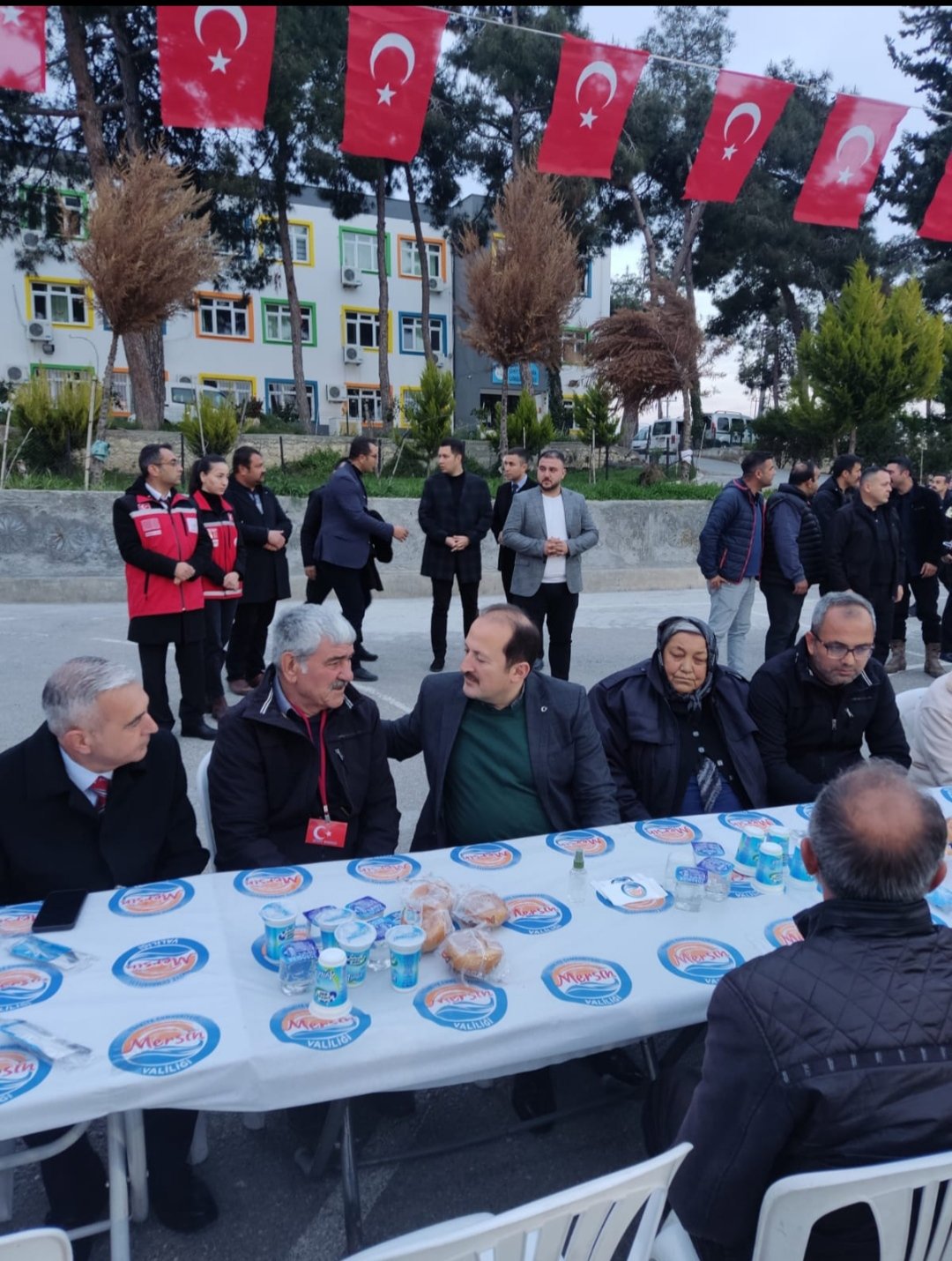 Samsun’da görevi başında geçirdiği trafik kazası sonucu Şehit olan Polis Memuru Mustafa Ata Traş için #Tarsus ilçemizde düzenlenen mevlid ve iftar programına Valimiz Sn.Ali Hamza Pehlivan ile katıldık. - fotoğraf 3