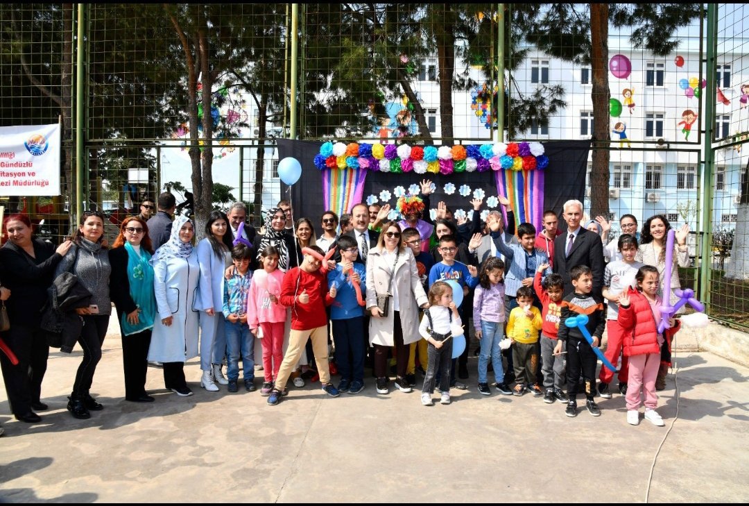#MersinOtizmGündüzlüBakımMerkezi'mizde Valimiz Sn.Ali Hamza Pehlivan ve eşinin katılımıyla özel çocuklarımız ve fedakar aileleri ile biraraya geldiğimiz program düzenlendi.  - fotoğraf 2