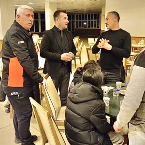 İl Müdürümüz Arif LAÇİN ve AFAD Müdürü Doğan TONCER Depremzedelere Ziyarette Bulundu - fotoğraf 4