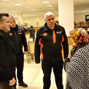 İl Müdürümüz Arif LAÇİN ve AFAD Müdürü Doğan TONCER Depremzedelere Ziyarette Bulundu - fotoğraf 2