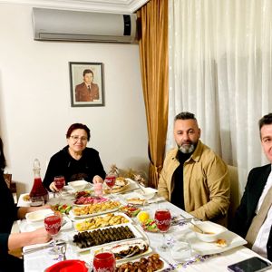 İl Müdürümüz Arif LAÇİN Kıymetli Şehit Ailemizin Daveti Üzerine İftar Yemeğine Katılım Sağladı - fotoğraf 2