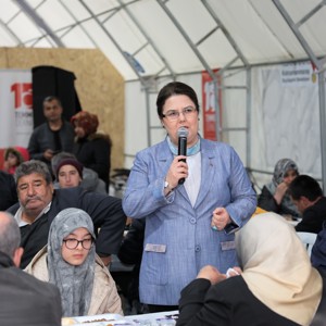 Bakanımız Derya Yanık Kahramanmaraş'ta Depremzedelerle İftarda Bir Araya Geldi - fotoğraf 3