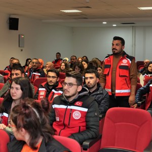 Minister Derya Yanık came together with earthquake survivors at the Iftar dinner in Kahramanmaraş - fotoğraf 12