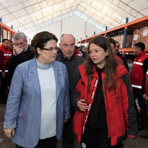 Minister Derya Yanık came together with earthquake survivors at the Iftar dinner in Kahramanmaraş - fotoğraf 17