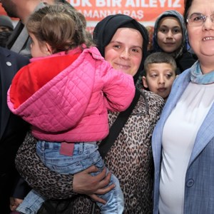 Minister Derya Yanık came together with earthquake survivors at the Iftar dinner in Kahramanmaraş - fotoğraf 2