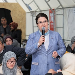 Minister Derya Yanık came together with earthquake survivors at the Iftar dinner in Kahramanmaraş - fotoğraf 3