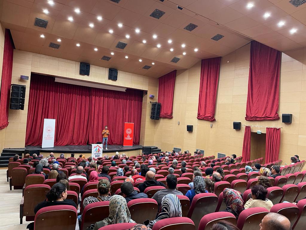 "Koruyucu Aile Tanıtım ve Ön Başvuru Alma" toplantısı, deneyimli koruyucu ailelerimizin de katılımı ile #KoruyucuAile birimimiz tarafından düzenlemeye tüm hızıyla devam ediyor.   - fotoğraf 1