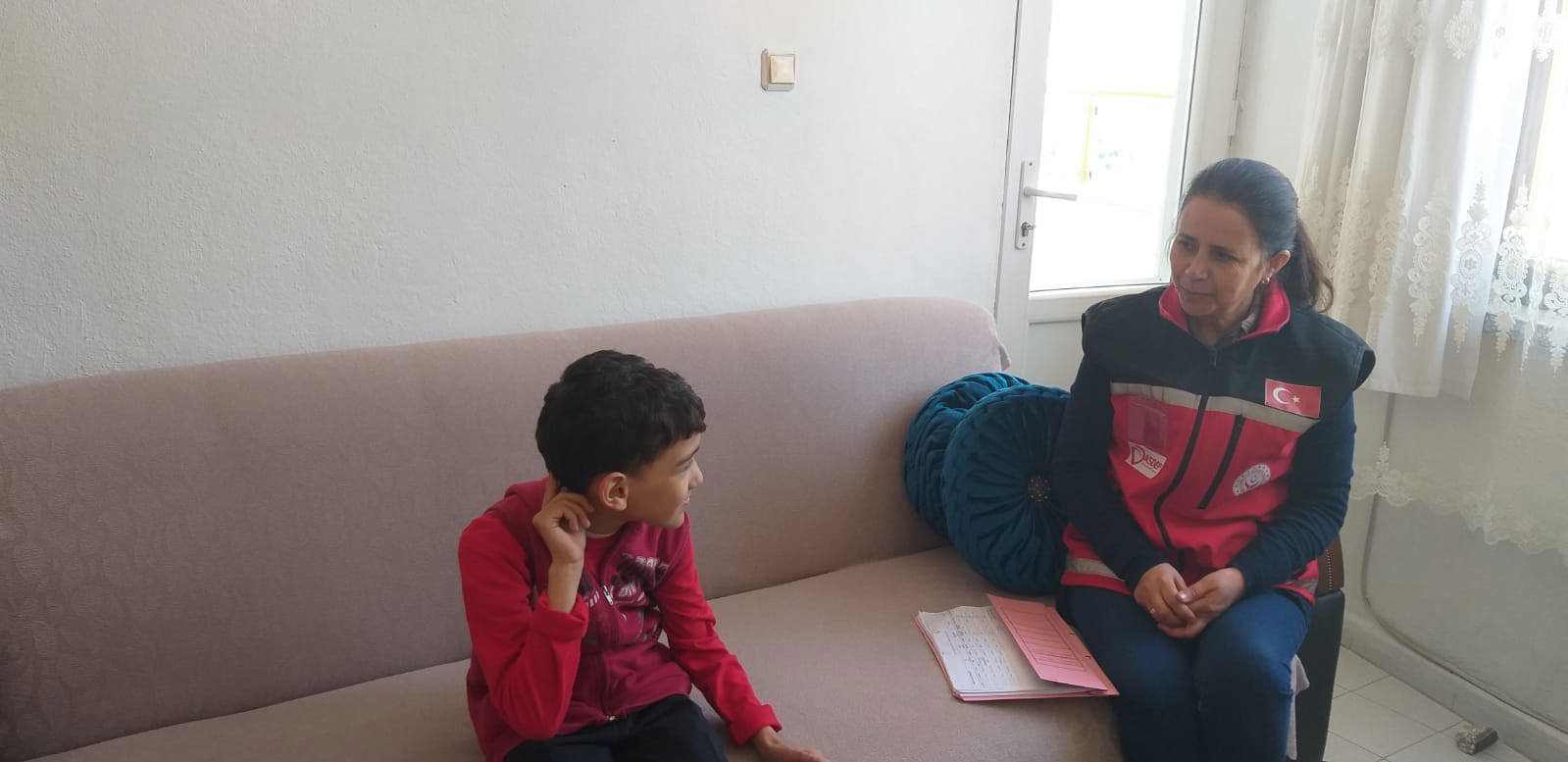 Depremin yaralarını sarmak amacıyla #PsikoSosyalDestek ekiplerimizle geleceğimizin teminatı olan çocuklarımızın bu zorlu süreci daha kolay atlatabilmeleri için tüm gücümüzle ve enerjimizle çalışıyoruz. - fotoğraf 3