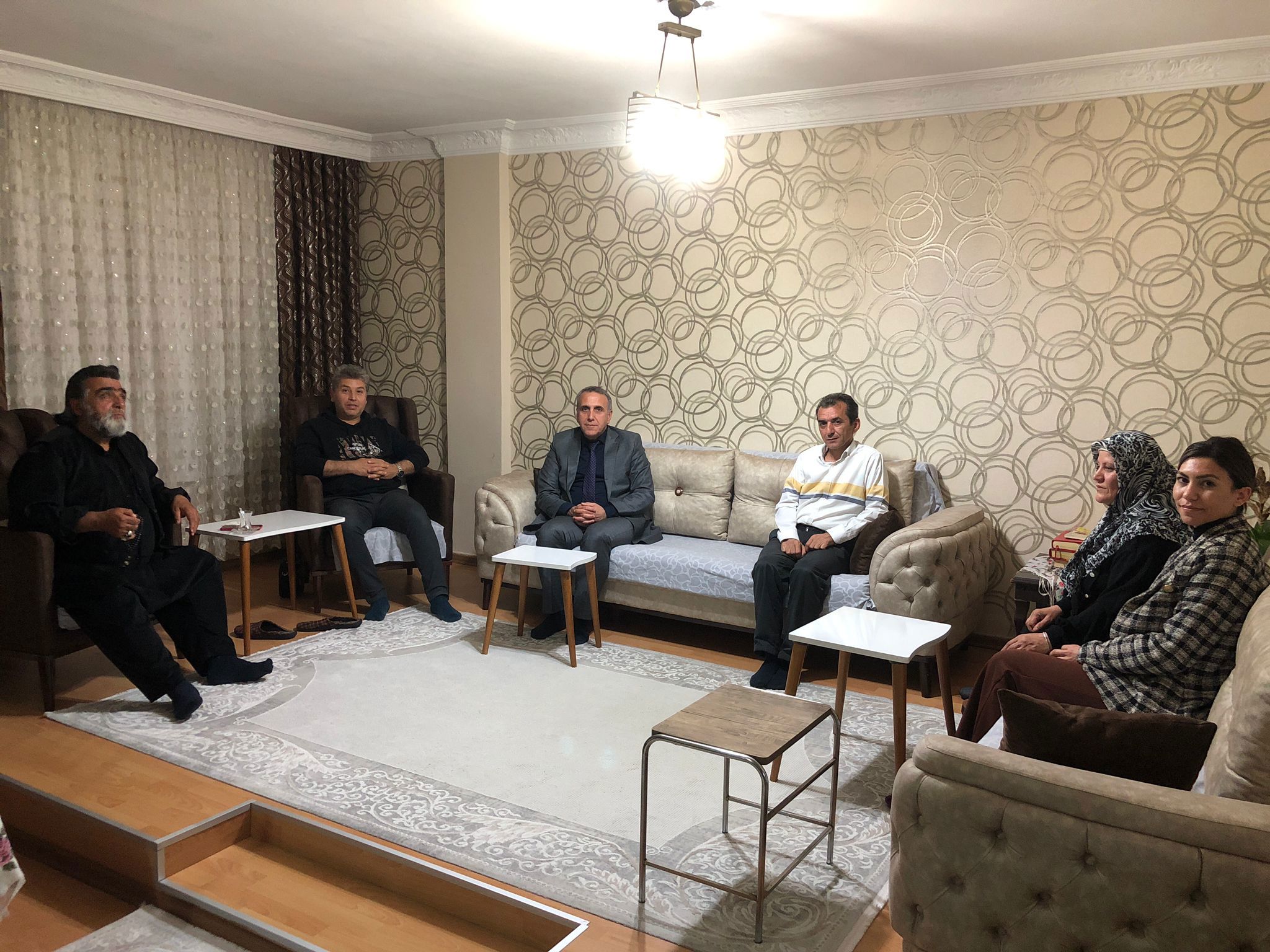 İftar sofrasının bereketini kahraman şehidimiz Harun Yıldırım'ın kıymetli ailesiyle paylaştık.   #BizBüyükBirAileyizŞehitYakınlarımızlaBirlikteyiz 🇹🇷 - fotoğraf 2