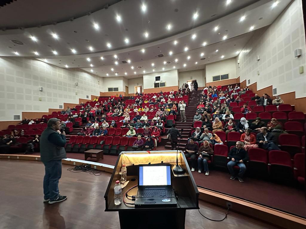 "Koruyucu Aile Tanıtım ve Ön Başvuru Alma" toplantısı, deneyimli koruyucu ailelerimizin de katılımı ile #KoruyucuAile birimimiz tarafından düzenlemeye tüm hızıyla devam ediyor.   📍TOROSLAR - fotoğraf 1