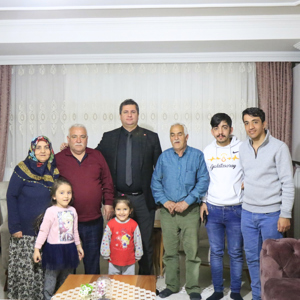 İl Müdürümüz Serdar Demirci, Kahraman Şehidimiz Jandarma Uzman Çavuş Fırat Kılıç’ın ailesi ile iftarda bir araya geldi. - fotoğraf 2