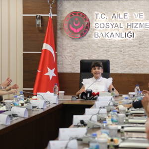 Aile ve Sosyal Hizmetler Bakanımız Derya Yanık Koltuğunu 10 Yaşındaki Depremzede Havva'ya Devretti - fotoğraf 2