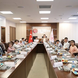 Aile ve Sosyal Hizmetler Bakanımız Derya Yanık Koltuğunu 10 Yaşındaki Depremzede Havva'ya Devretti - fotoğraf 3