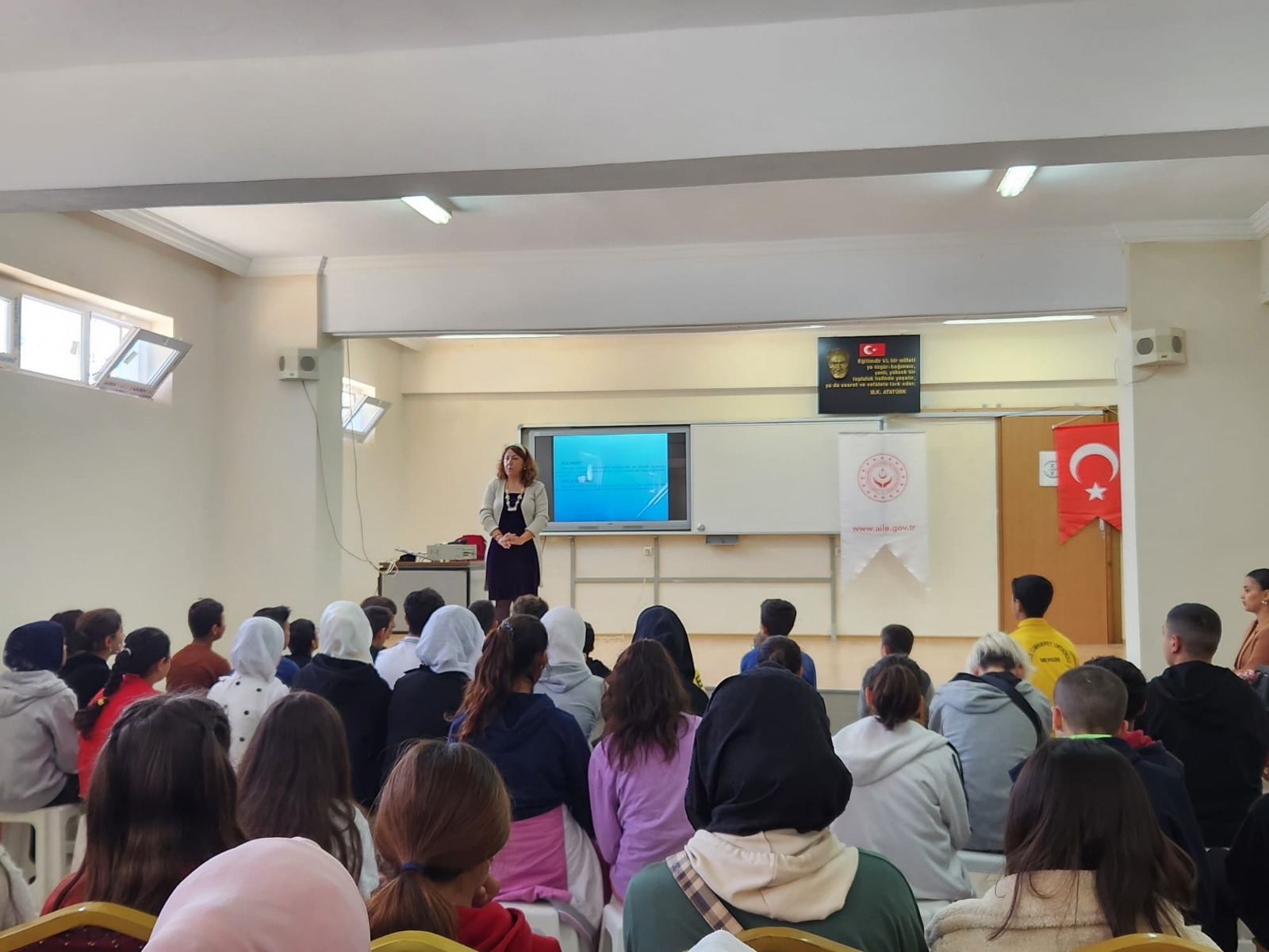 #Mezitli ilçemiz Tece Cumhuriyet  İlköğretim  okulu öğrencilerine #ÇocukHakları konusunda eğitim düzenlenmiştir.  - fotoğraf 1