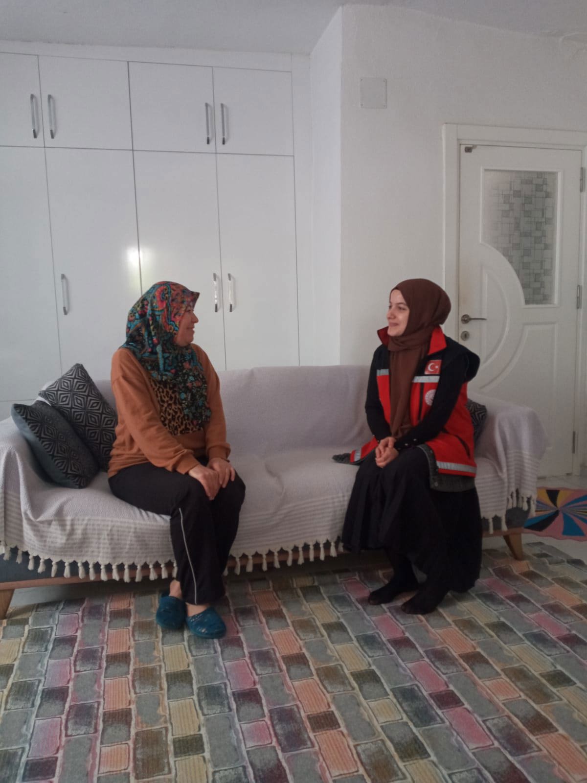 Depremin açtığı yaraları sarmak için tüm imkanlarımızla #PsikososyalDestek Ekiplerimizle saha çalışmalarına devam ediyoruz.  - fotoğraf 1