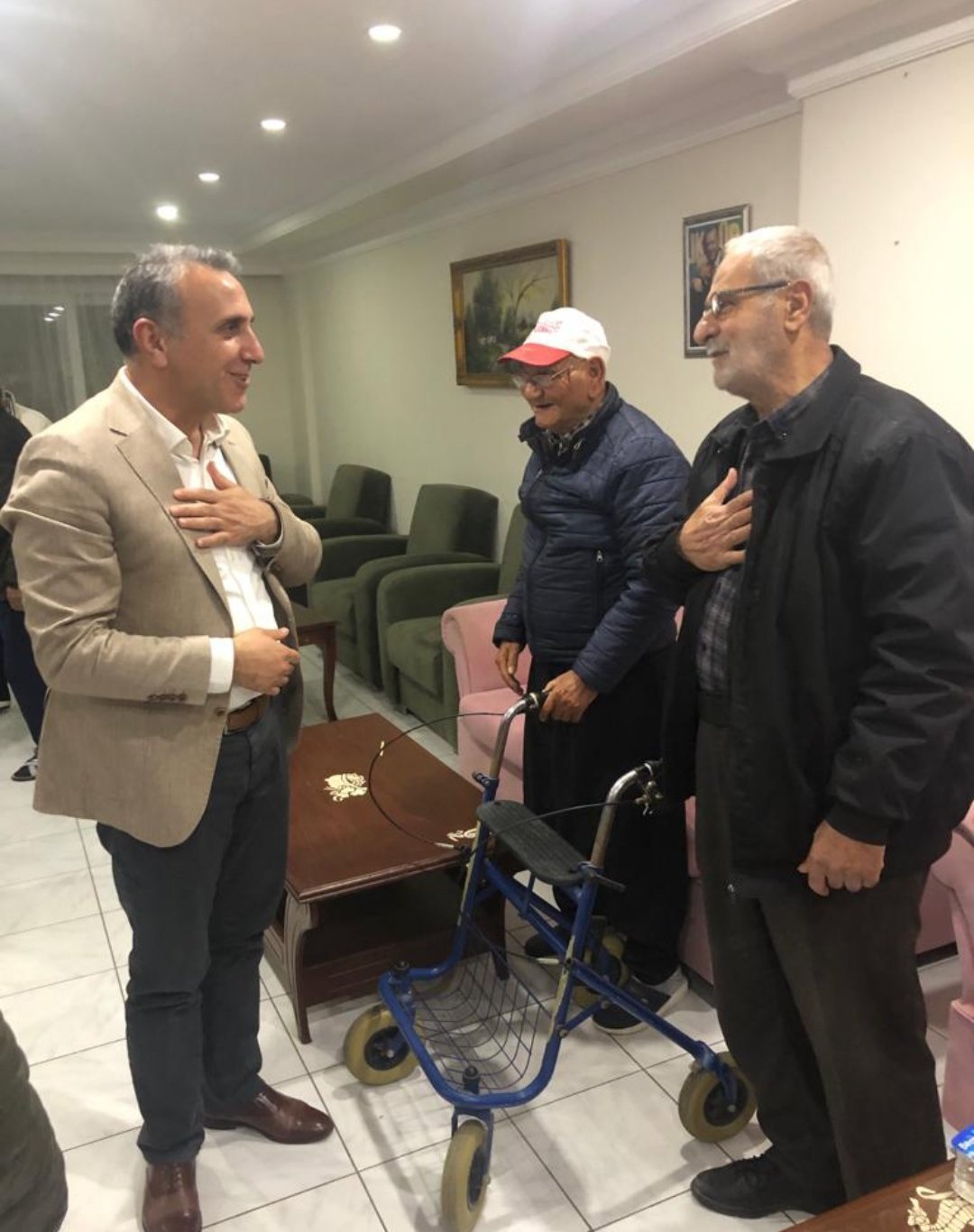 Ramazan ayının huzurunu doyasıya hissettiğimiz bereketli iftar sofrasında,il müdürümüzün katılımıyla geleceğimize ışık tutan asırlık çınarlarımızla bir araya geldik.  - fotoğraf 1