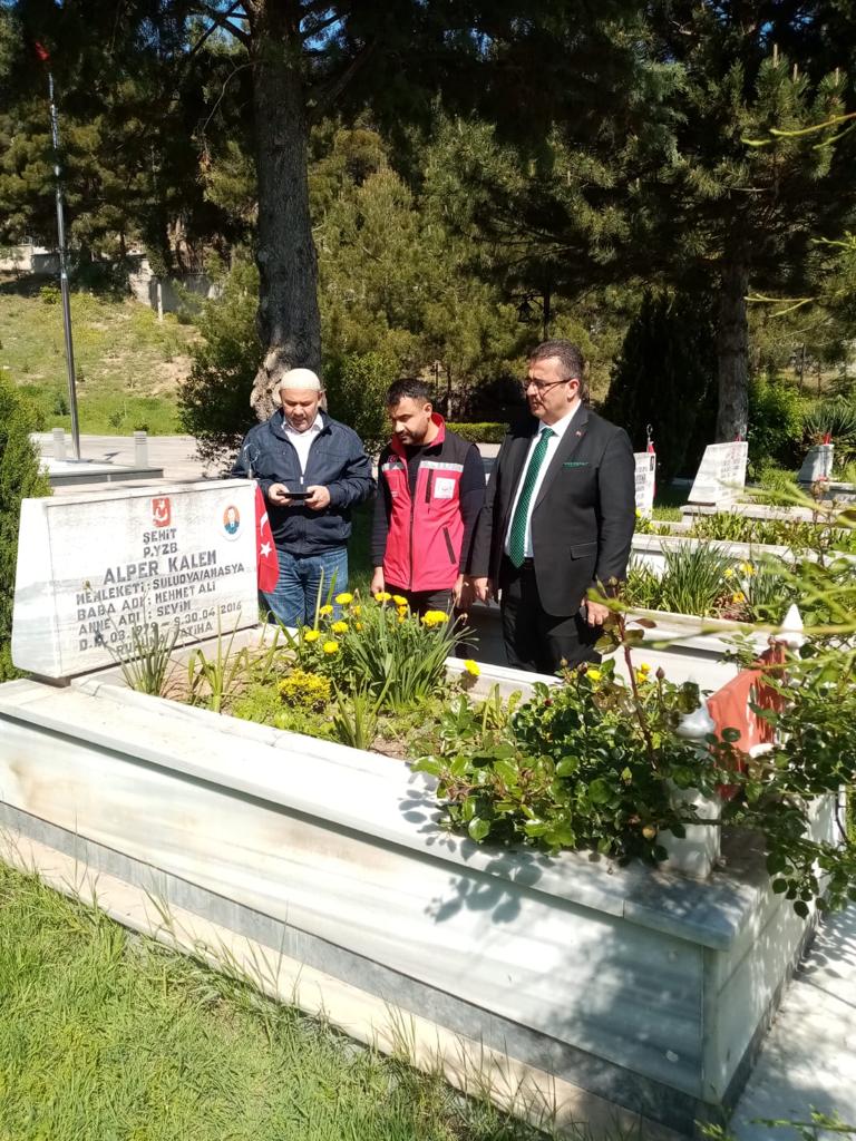 Şehit Piyade Yüzbaşı Alper KALEM'in kabri başında dualar ettik.