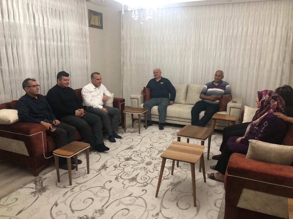 Aziz Şehidimiz Sözleşmeli Er Mustafa KORKMAZ'ın bizlere emaneti olan kıymetli ailesinin iftar sofrasına misafir olduk.  Şehidimizin ruhu şad,mekanı cennet olsun - fotoğraf 2