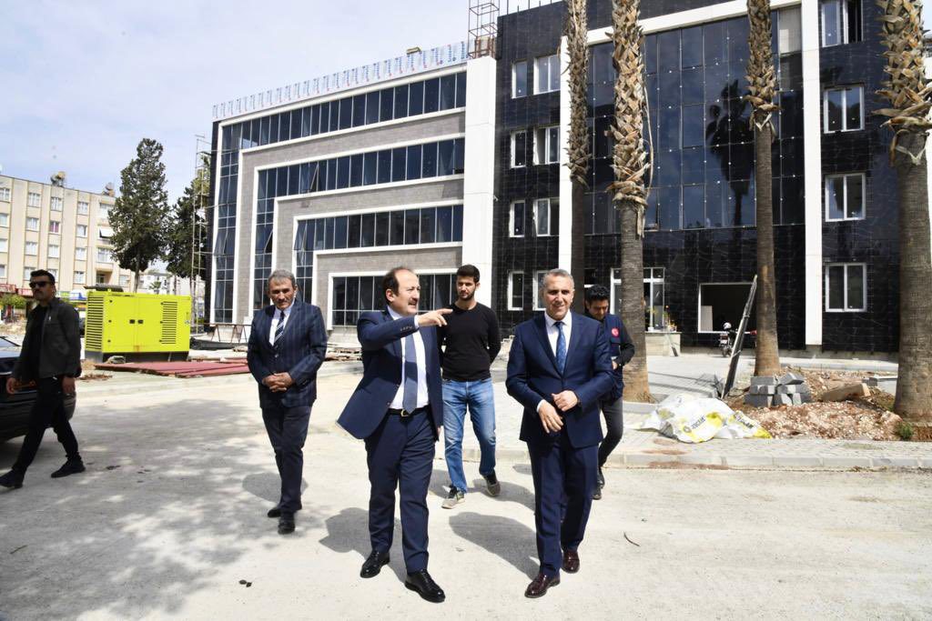 #Akdeniz İlçemizde inşaatı tamamlanma aşamasına gelen İl Müdürlüğümüz ve Akdeniz Sosyal Hizmet Merkezimizin binasını ziyarete gelen Valimiz Sn.Ali Hamza Pehlivan'a bilgi verdik.#Akdeniz İlçemizde inşaatı tamamlanma aşamasına gelen İl Müdürlüğümüz ve Akdeniz Sosyal Hizmet Merkezimizin binasını ziyarete gelen Valimiz Sn.Ali Hamza Pehlivan'a bilgi verdik. - fotoğraf 2