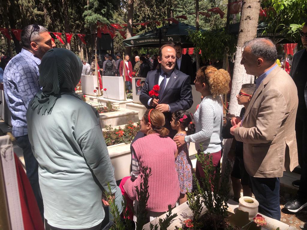 Aziz Şehitlerimizi Mersin Şehitliğinde kabirleri başında  dualarla andık.   📍Mersin Şehitlik  - fotoğraf 2