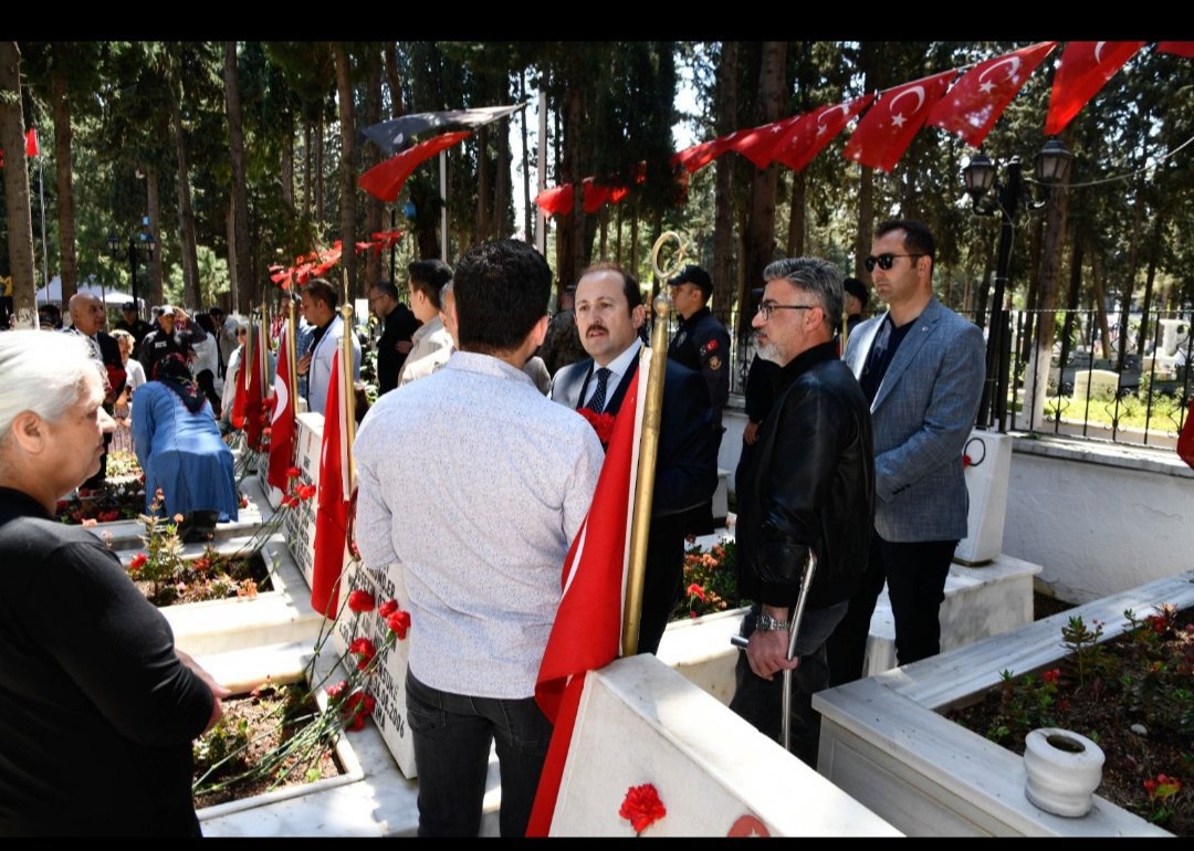 Aziz Şehitlerimizi Mersin Şehitliğinde kabirleri başında  dualarla andık.   📍Mersin Şehitlik  - fotoğraf 1