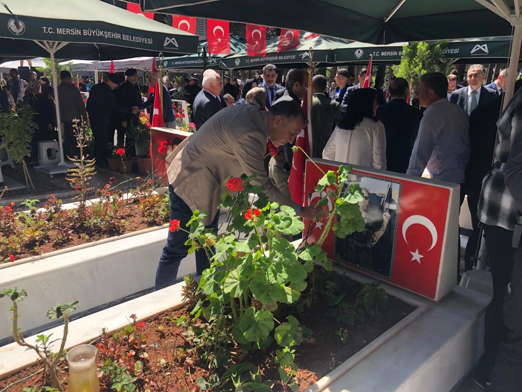 Aziz Şehitlerimizi Mersin Şehitliğinde kabirleri başında  dualarla andık.   📍Mersin Şehitlik  - fotoğraf 3
