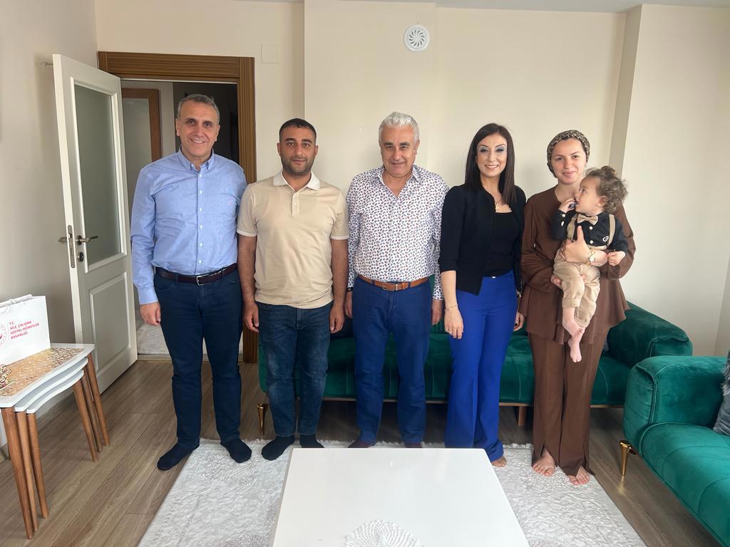 #RamazanBayramı'nda vali yardımcımız ve il müdürümüzle Şehit Pilot Üsteğmen Fikri Dilsiz'in kıymetli ailesini ve Kahraman Gazimiz J.Uzm.Çvş.Mustafa Tilaver'i ziyaret ederek bayramlaştık. Aziz şehitlerimizin ruhları şad olsun.  - fotoğraf 2