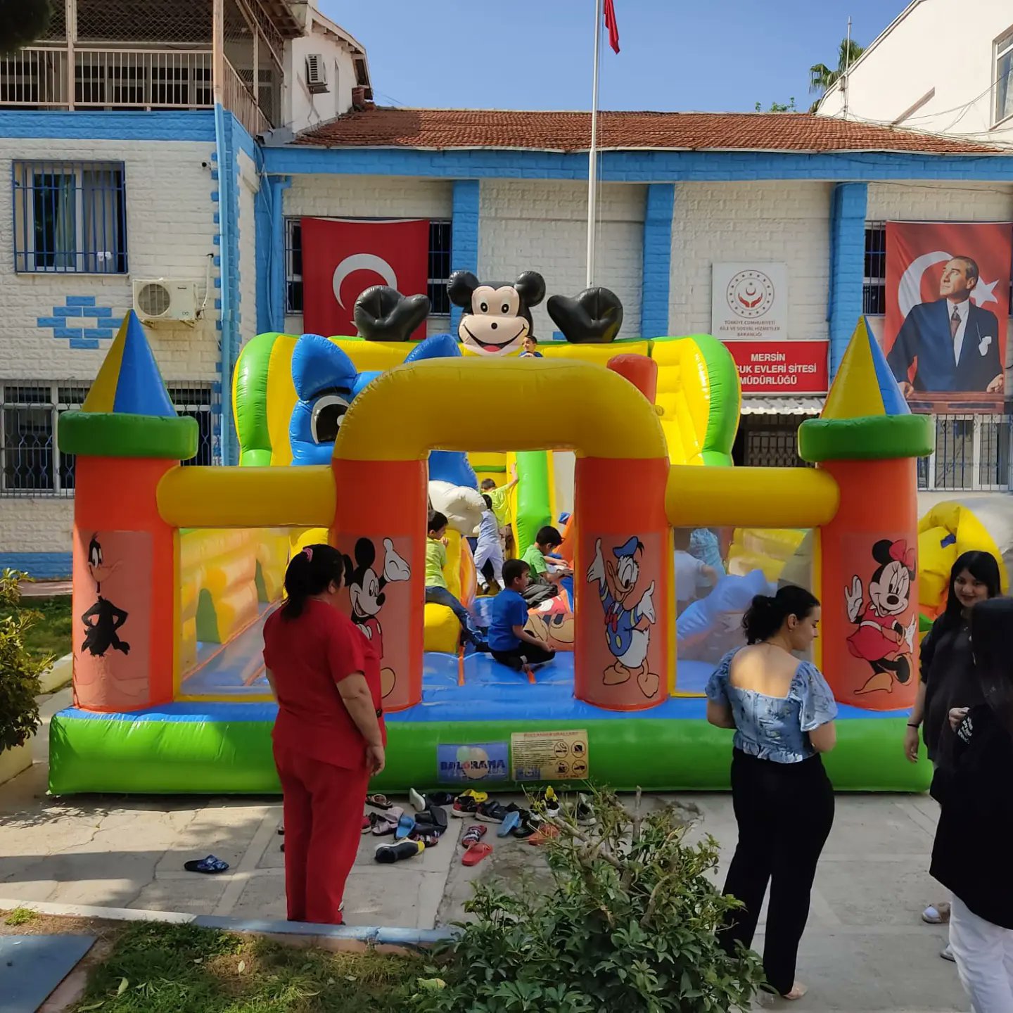 Sevginin, umudun ve kardeşliğin simgesi olan çocuklarımıza güzel bir gelecek umuduyla..  Tüm dünya çocuklarının bayramı kutlu olsun. - fotoğraf 2