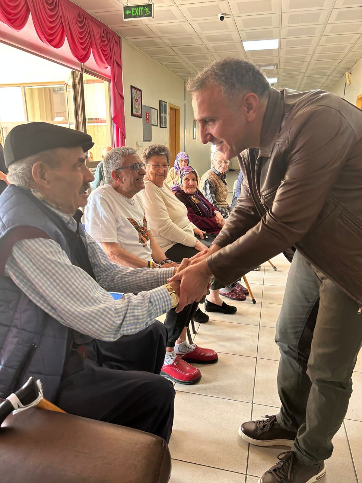 #RamazanBayramı'nda büyüklerimizi il müdürümüzle ziyaret ederek hayır dualarını aldık.Büyüklerimize sağlıklı bir ömür diliyoruz.   📍 Erdemli Yaşlı Bakım ve Rehabilitasyon Merkezi  - fotoğraf 2
