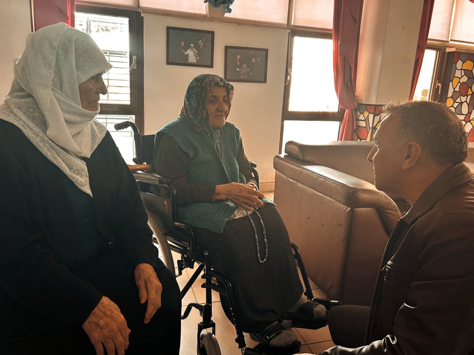 #RamazanBayramı'nda büyüklerimizi il müdürümüzle ziyaret ederek hayır dualarını aldık.Büyüklerimize sağlıklı bir ömür diliyoruz.   📍 Erdemli Yaşlı Bakım ve Rehabilitasyon Merkezi  - fotoğraf 3