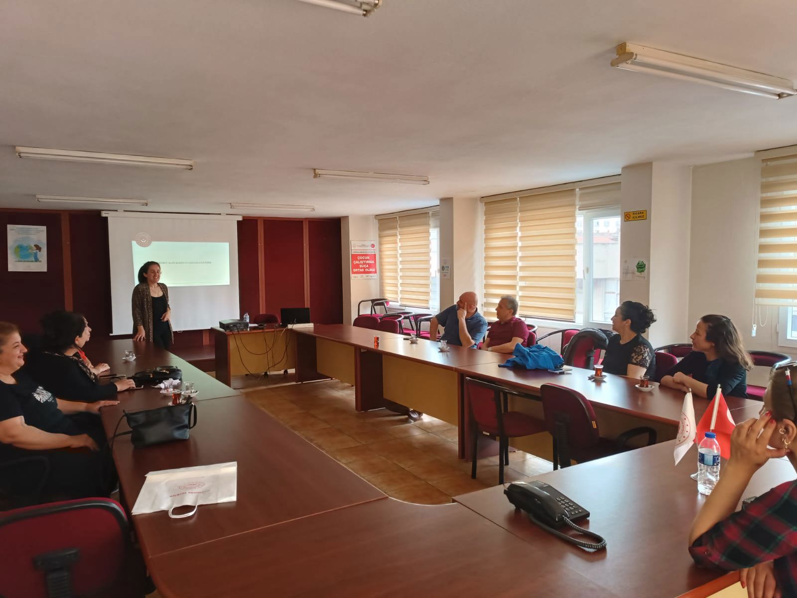 Klinik psikoloğumuz Elif EKİNCİ TURGUT tarafından, #ŞÖNİM'lerimiz ve Kadın Konuk Evlerimizde görevli destek elemanlarına mesleki becerilerini artırmaya yönelik hizmet içi eğitim düzenlenmiştir. - fotoğraf 1