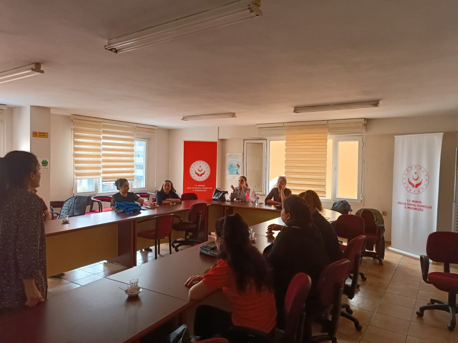 Klinik psikoloğumuz Elif EKİNCİ TURGUT tarafından, #ŞÖNİM'lerimiz ve Kadın Konuk Evlerimizde görevli destek elemanlarına mesleki becerilerini artırmaya yönelik hizmet içi eğitim düzenlenmiştir. - fotoğraf 2