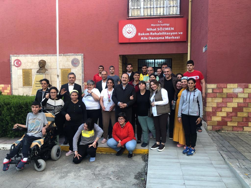 Valimiz Sn.Ali Hamza Pehlivan, özel çocuklarımız ve gençlerimizi ziyaret etti.  📍 Nihat Sözmen Bakım Rehabilitasyon Ve Aile Danışma Merkezi  - fotoğraf 3