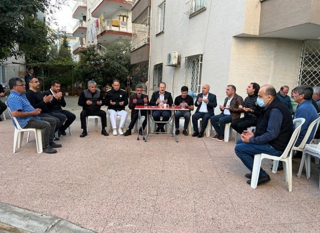Kahraman şehidimiz http://J.Kom.Er Hüseyin Özdemir'in vefat eden babası Hıdır Özdemir için şehidimizin kıymetli ailesine Valimiz Sn.Ali Hamza Pehlivan ile başsağlığı diledik. Mekanı cennet olsun.  - fotoğraf 2