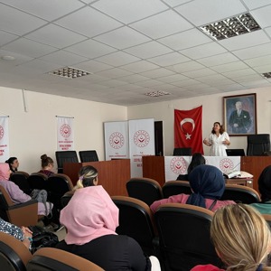 #MezitliSHM, Aile Destek Merkezi'mizde "Türkiye'de Kadın" konulu eğitim düzenlemiştir. - fotoğraf 2