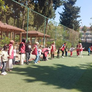 Onlar bizim geleceğimiz, yarınlara olan umudumuz... Mersin Çocuk Evleri Sitemizdeki canımız çocuklarımız #DamlaGönüllüleri ile eğlenceli bir gün geçirdiler. - fotoğraf 2