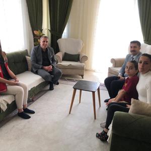 #Mezitli İlçemizde ikamet eden, Demir ve Özkan ailelerimizi, İl müdürümüz ve Mezitli Sosyal Hizmet Merkezi Müdürümüz ile ziyaret ettik.  - fotoğraf 2